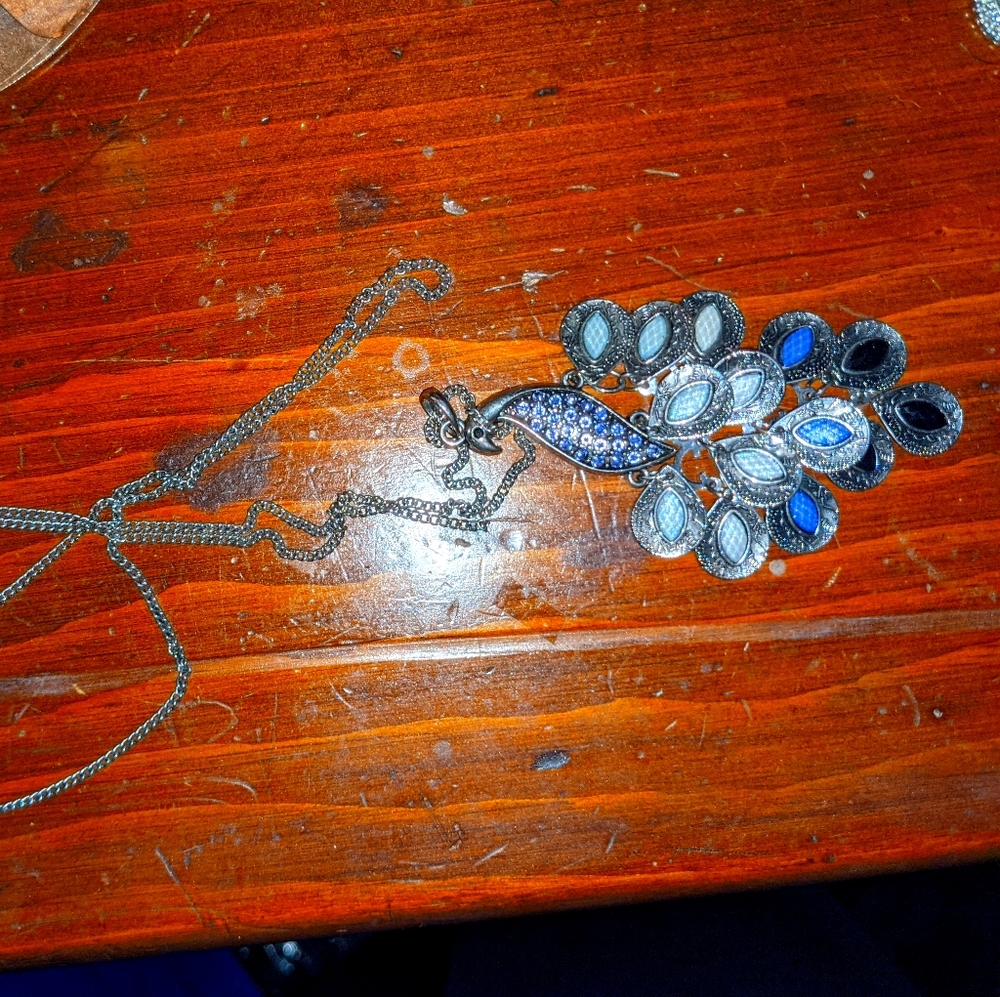 2 long necklaces - Picture 1 of 2